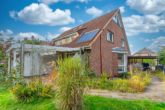 Blick aus dem Garten - Gepflegte Doppelhaushälfte mit Charme und Gartenidylle – Ihr neues Zuhause wartet!